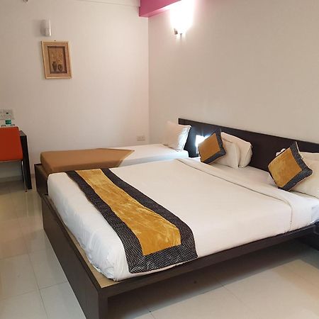 Hotel Golden View Shirdi Eksteriør billede