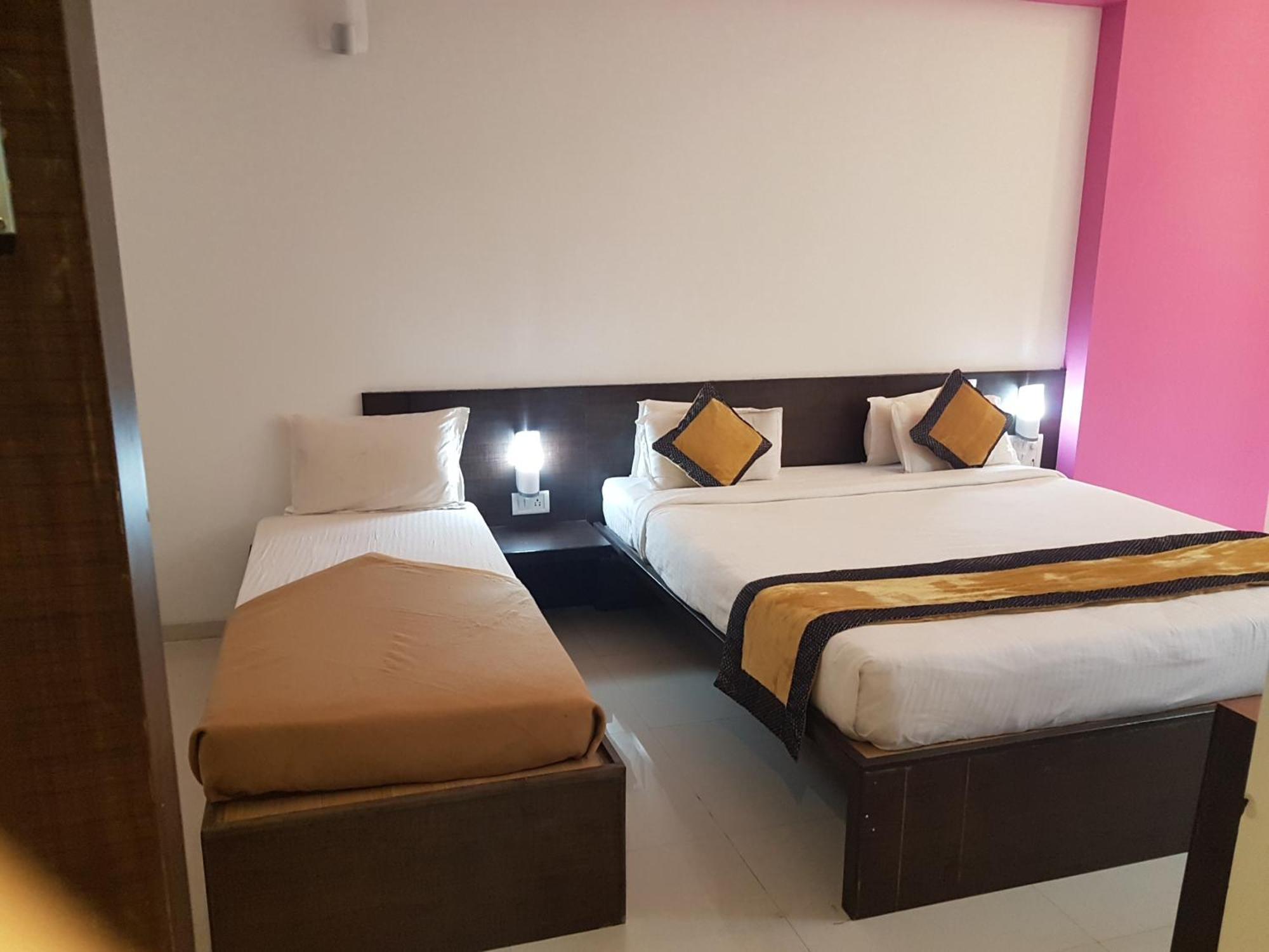 Hotel Golden View Shirdi Eksteriør billede