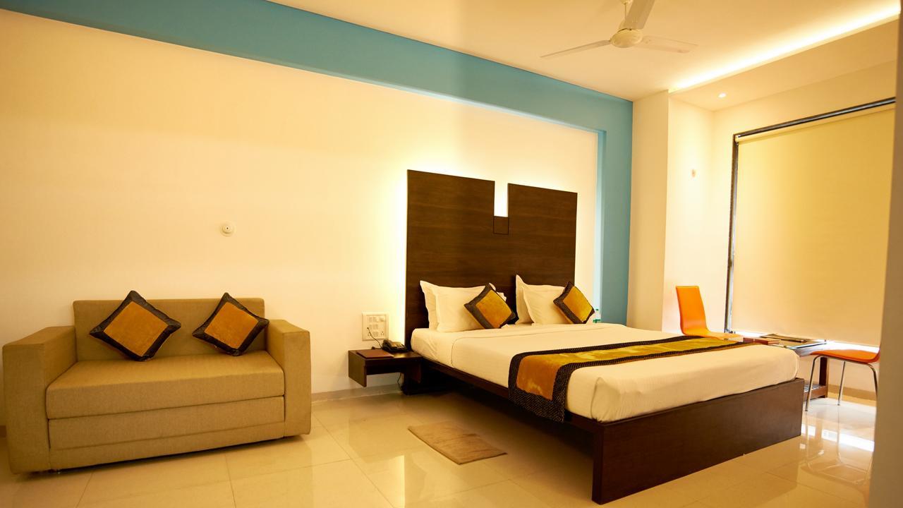 Hotel Golden View Shirdi Eksteriør billede
