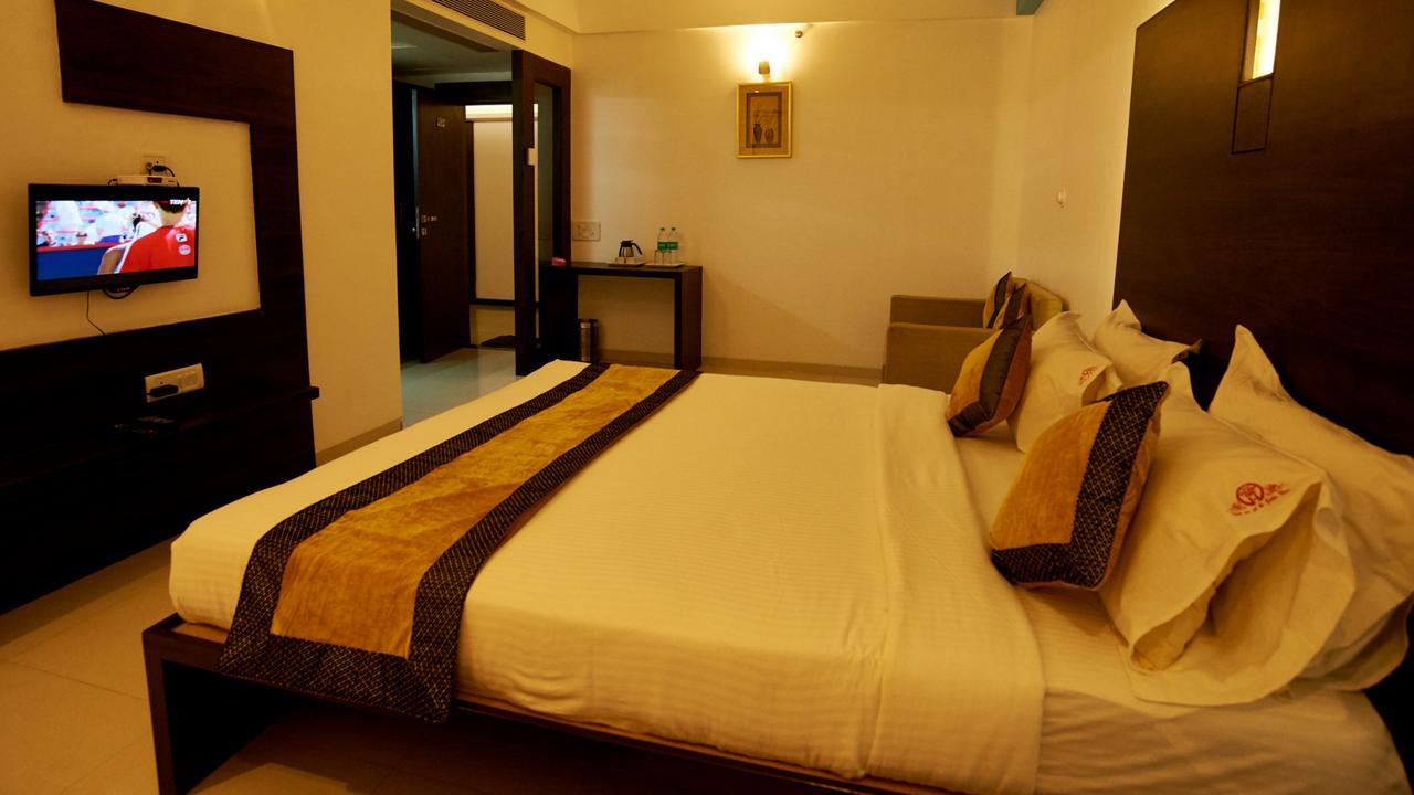 Hotel Golden View Shirdi Eksteriør billede