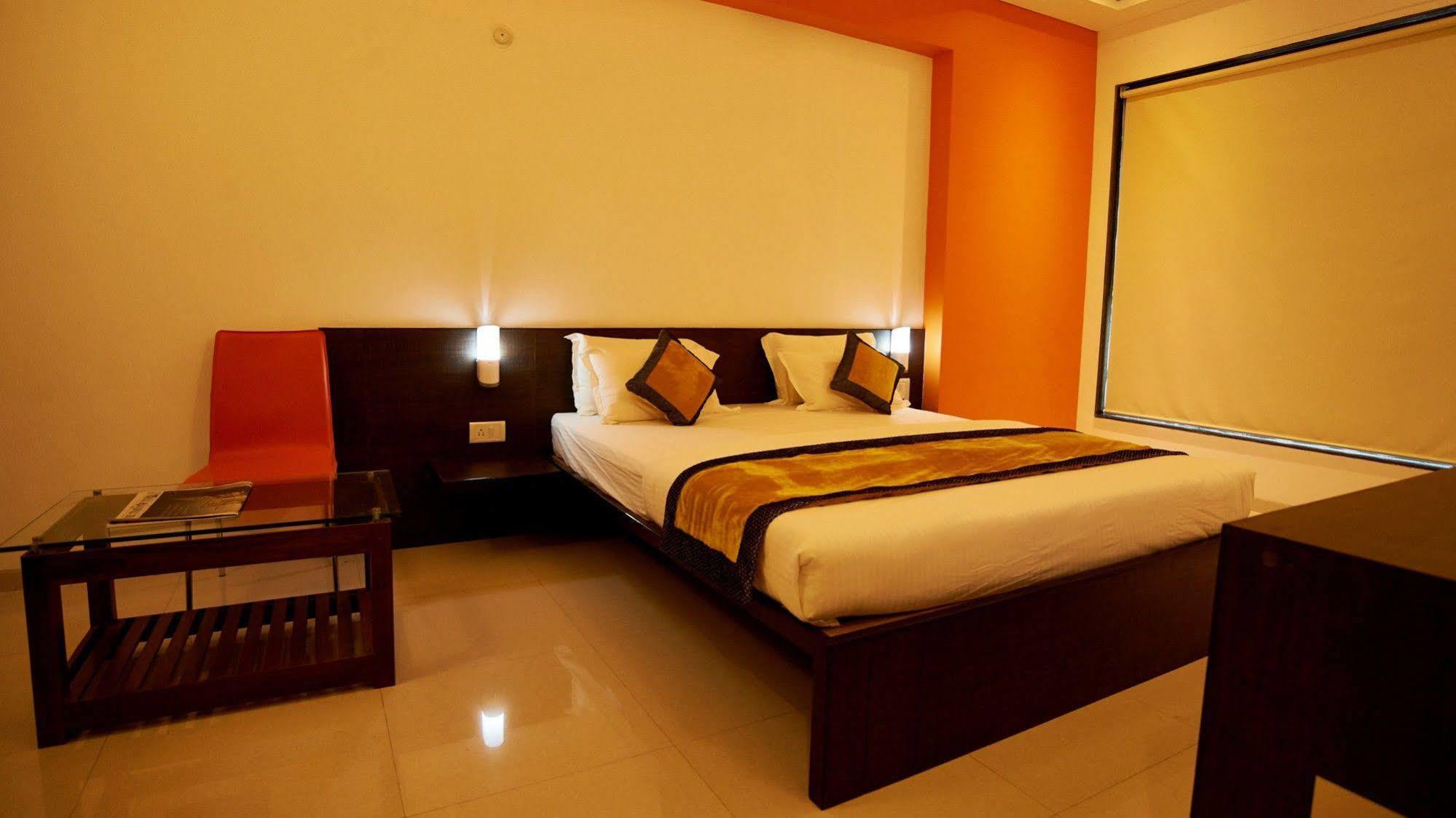Hotel Golden View Shirdi Eksteriør billede