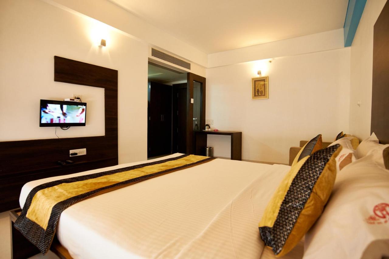 Hotel Golden View Shirdi Eksteriør billede