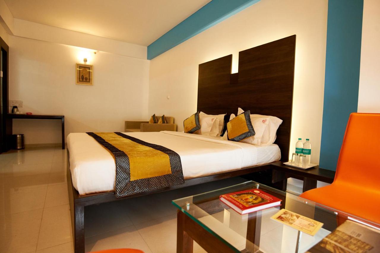 Hotel Golden View Shirdi Eksteriør billede